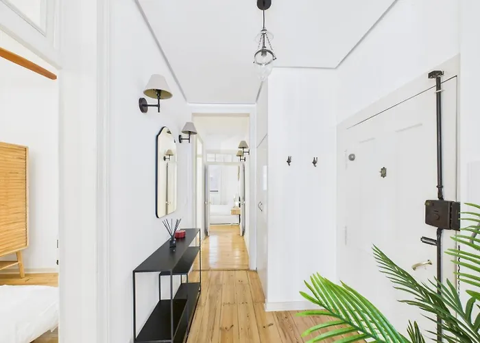 Bright 2br W/ Office Space - Alfama Charm | By Airnest * Lisboa