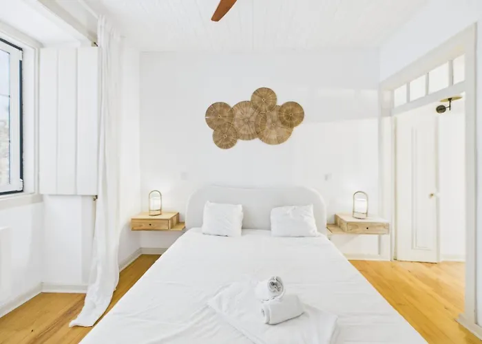 Apartmán Bright 2br W/ Office Space - Alfama Charm | By Airnest