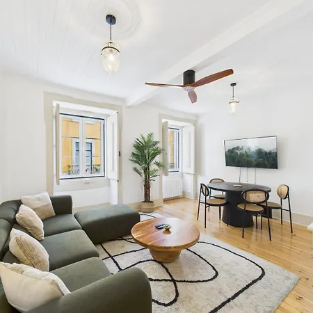 Bright 2br W/ Office Space - Alfama Charm | By Airnest דירה *