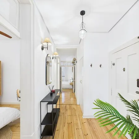Bright 2br W/ Office Space - Alfama Charm | By Airnest Apartamento *