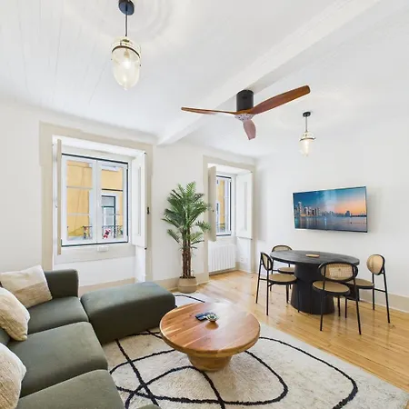 Bright 2br W/ Office Space - Alfama Charm | By Airnest