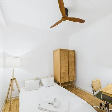 Bright 2br W/ Office Space - Alfama Charm | By Airnest