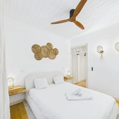 Апартаменты Bright 2br W/ Office Space - Alfama Charm | By Airnest *