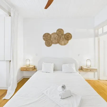 דירה Bright 2br W/ Office Space - Alfama Charm | By Airnest