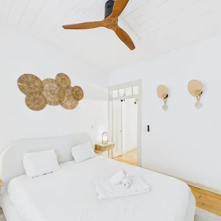 Bright 2br W/ Office Space - Alfama Charm | By Airnest ליסבון