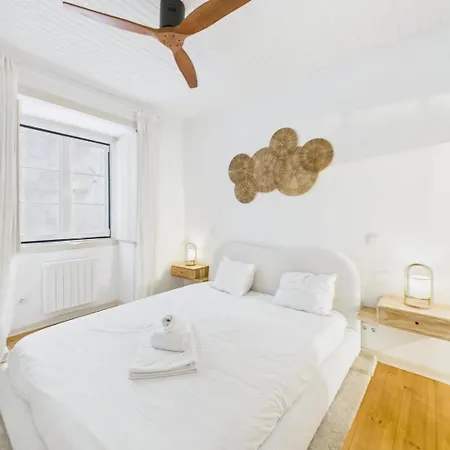 Bright 2br W/ Office Space - Alfama Charm | By Airnest דירה *