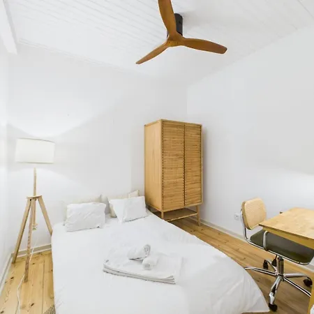 Bright 2br W/ Office Space - Alfama Charm | By Airnest ליסבון
