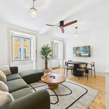Apartamento Bright 2br W/ Office Space - Alfama Charm | By Airnest Lisboa