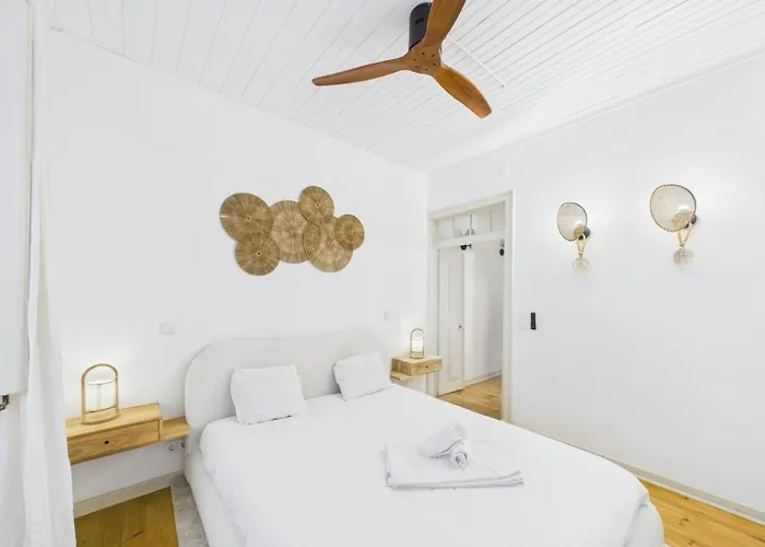 Апартаменти Bright 2br W/ Office Space - Alfama Charm | By Airnest