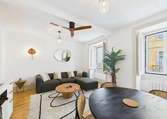 Bright 2br W/ Office Space - Alfama Charm | By Airnest Apartamento *