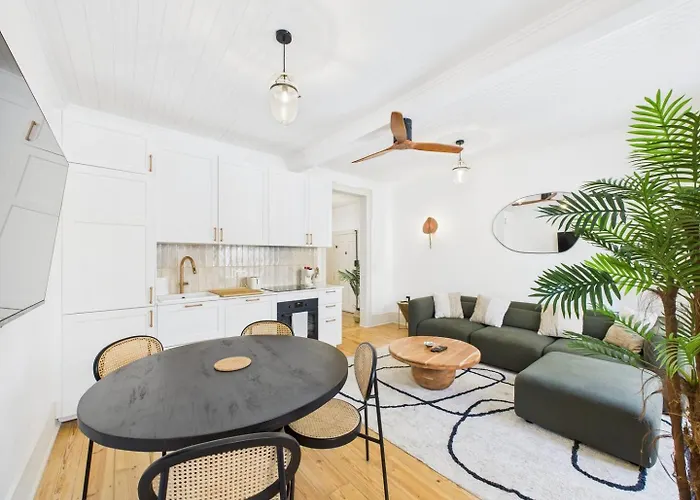 Bright 2br W/ Office Space - Alfama Charm | By Airnest Apartamento *