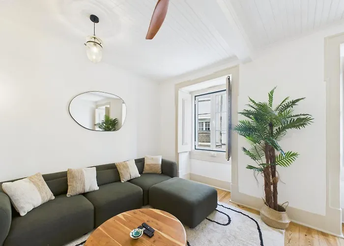 Bright 2br W/ Office Space - Alfama Charm | By Airnest Лісабон