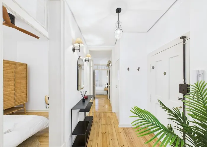 Bright 2br W/ Office Space - Alfama Charm | By Airnest Lejlighed *