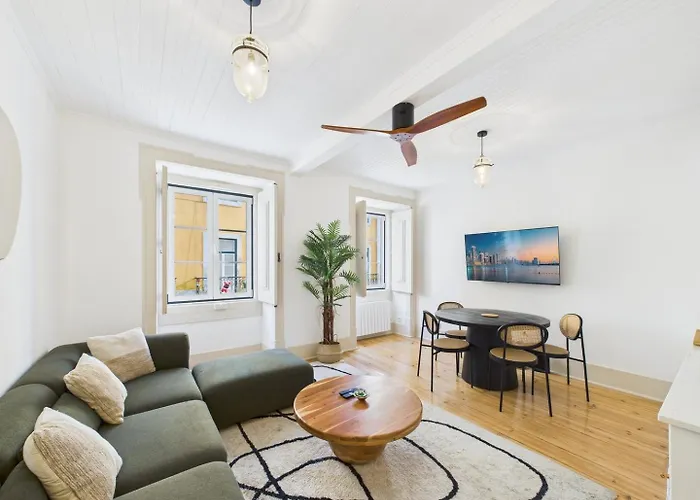 Bright 2br W/ Office Space - Alfama Charm | By Airnest