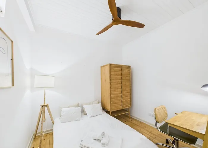 Bright 2br W/ Office Space - Alfama Charm | By Airnest