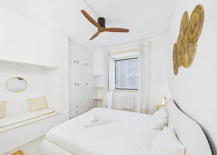 Lejlighed Bright 2br W/ Office Space - Alfama Charm | By Airnest Lisboa