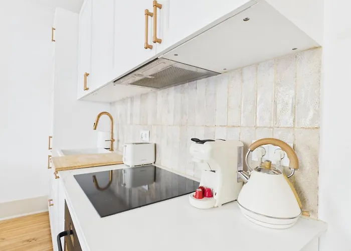 Lejlighed Bright 2br W/ Office Space - Alfama Charm | By Airnest