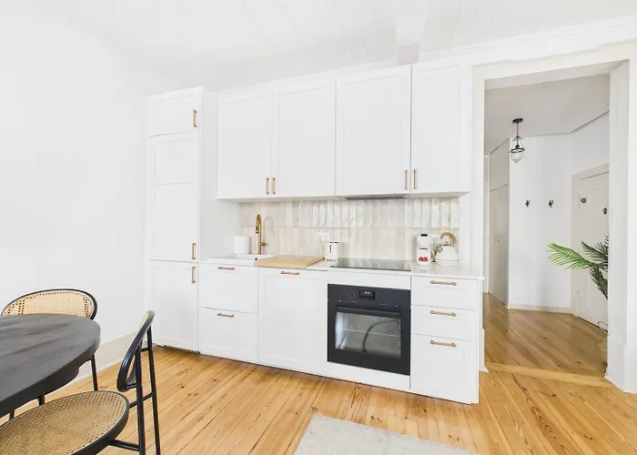 Bright 2br W/ Office Space - Alfama Charm | By Airnest *