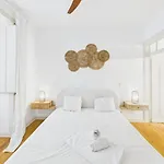 Appartement Bright 2br W/ Office Space - Alfama Charm | By Airnest