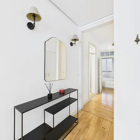 Apartament Bright 2br W/ Office Space - Alfama Charm | By Airnest *